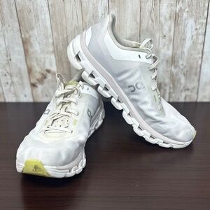 OnCloud Cloudflow 4 Sneakers in White/Sand [S9185]